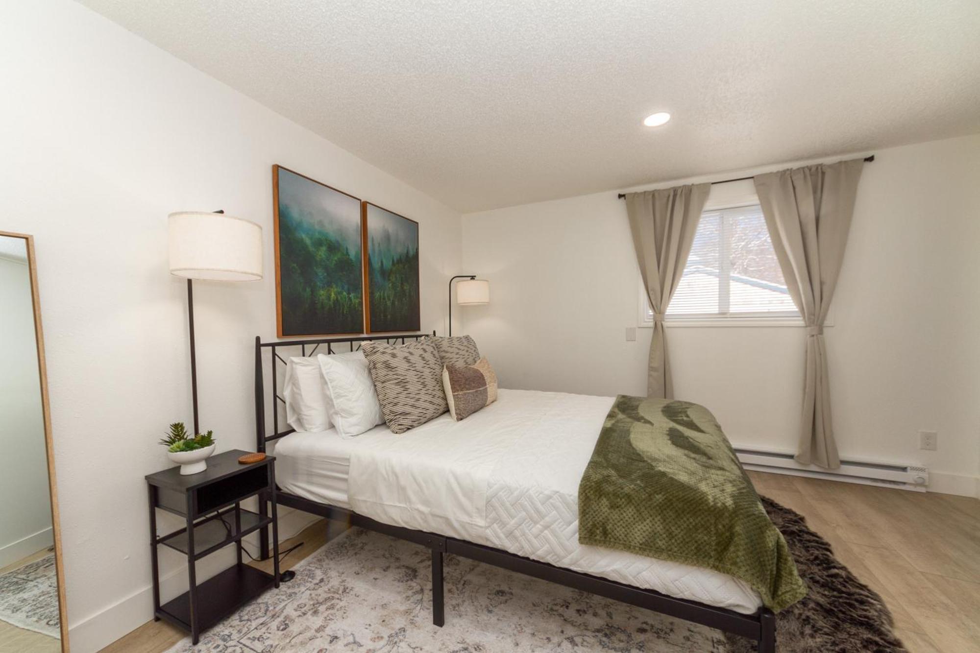 Quaint 1 Bd 1 Bth Guest Minutes From Gonzaga Holiday home *